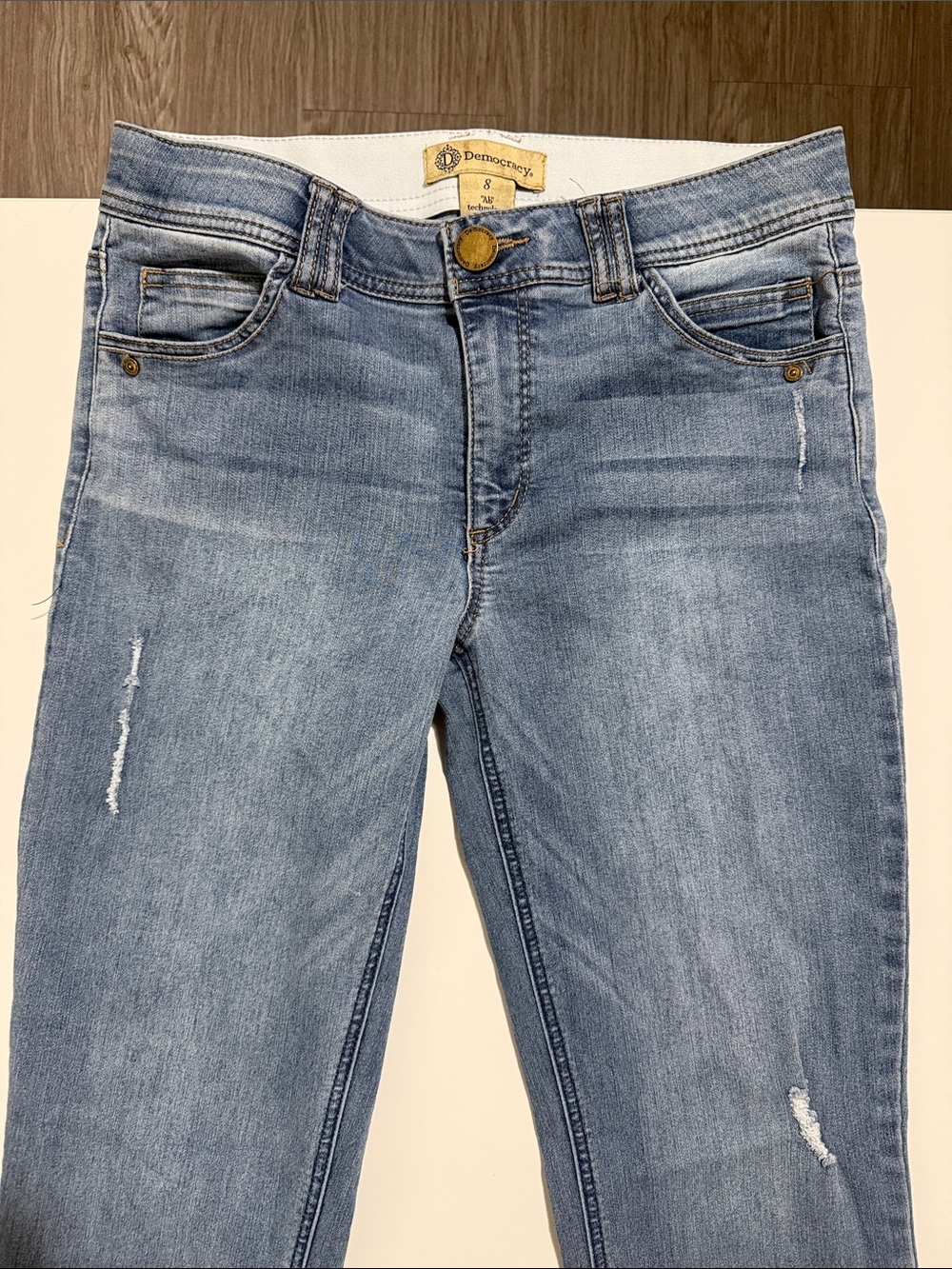 Democracy “Ab” Technology Light Wash Straight Leg Jeans Size 8 - Picture 3 of 12